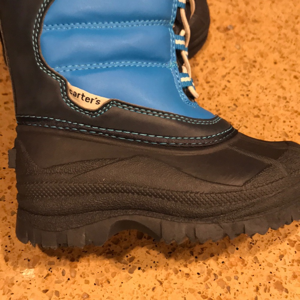 Carter’s snow boots size 7 - Picture 7 of 8